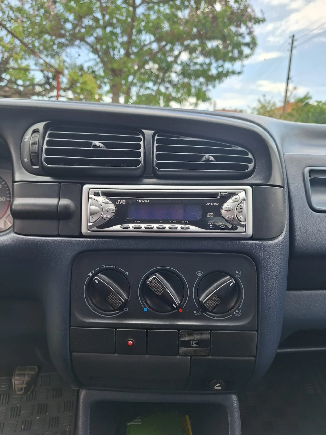 VW Vento, снимка 8 - Автомобили и джипове - 54610890