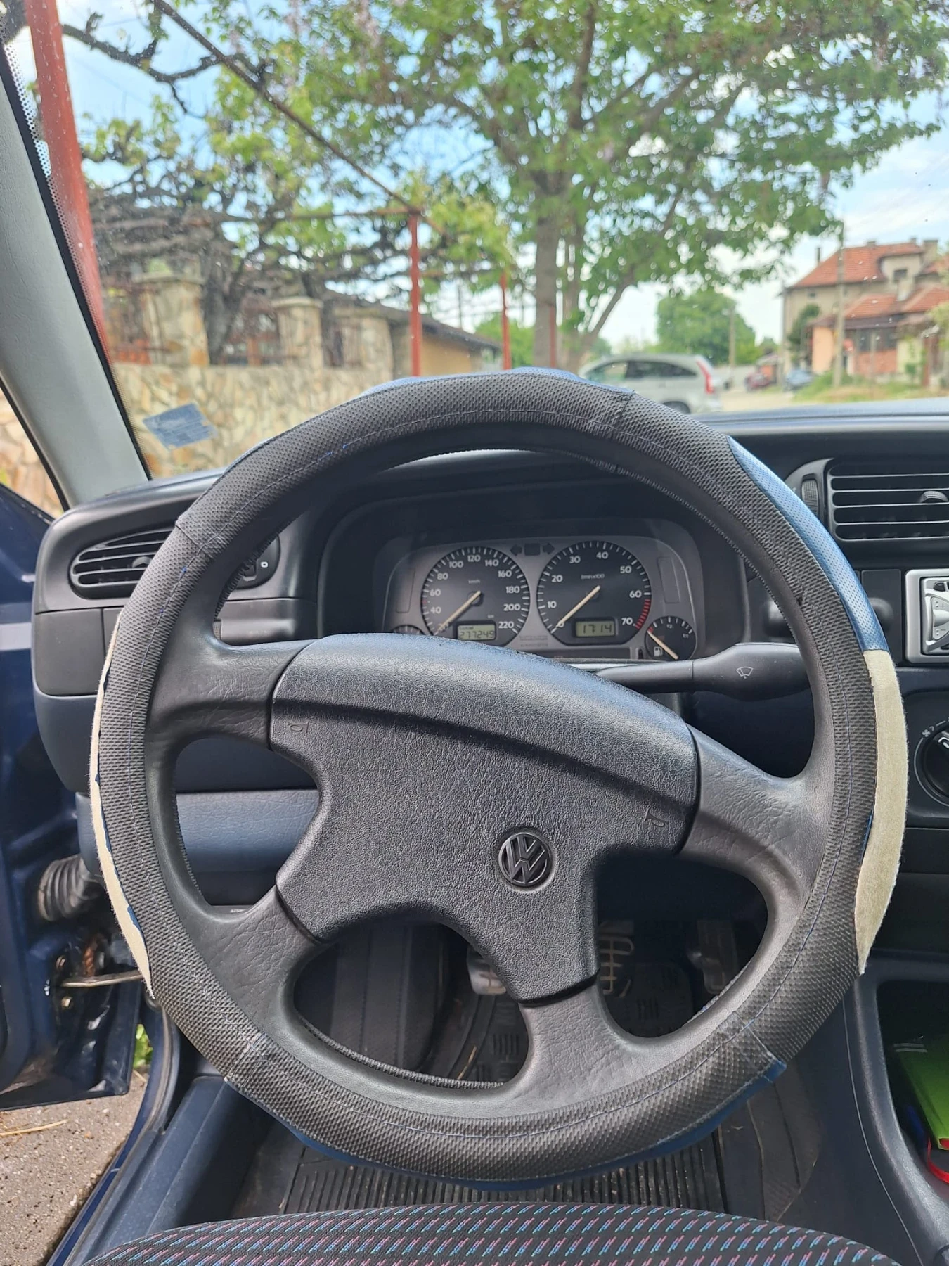 VW Vento, снимка 9 - Автомобили и джипове - 54610890