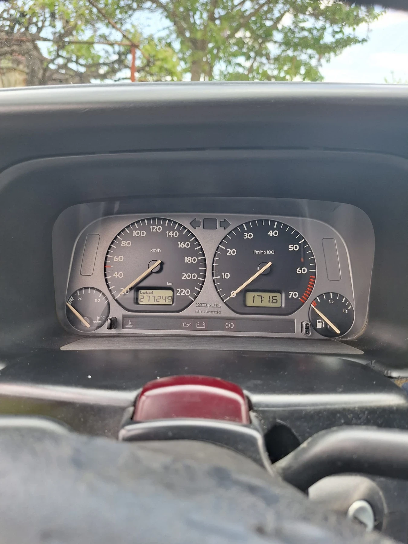 VW Vento, снимка 7 - Автомобили и джипове - 54610890