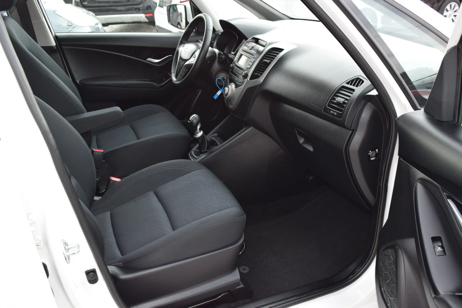 Hyundai Ix20 1.4crdi* 90 kc* Euro5B* , снимка 11 - Автомобили и джипове - 54776669