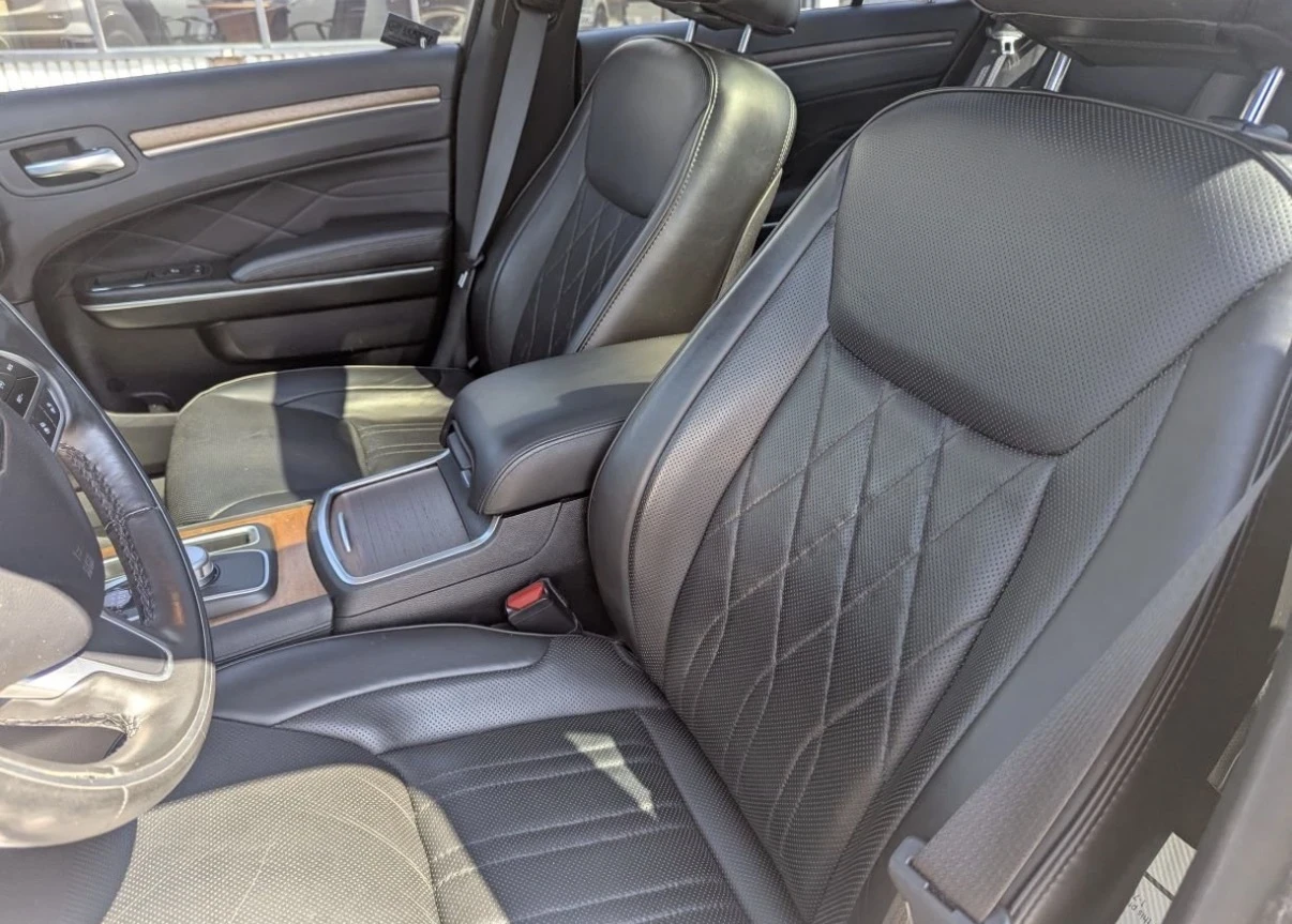 Chrysler 300c 5.7 HEMI * PLATINUM EDITION * AWD * ОБДУХ * CARFAX, снимка 10 - Автомобили и джипове - 54825443
