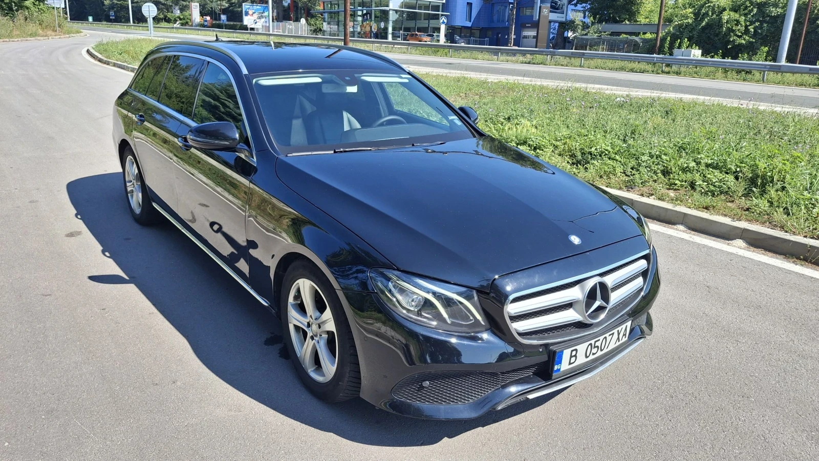 Mercedes-Benz E 220 2.2 DIZEL , снимка 3 - Автомобили и джипове - 55322935