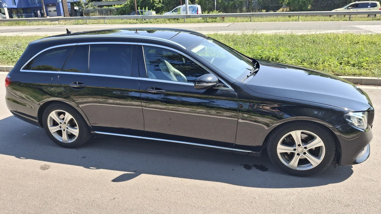 Mercedes-Benz E 220 2.2 DIZEL , снимка 4 - Автомобили и джипове - 55322935