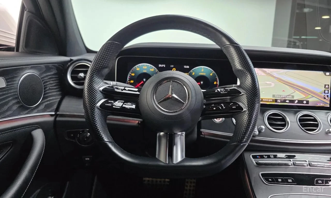 Mercedes-Benz E 220 d 4MATIC AMG /360/DIS/HUD/ЦЕНА ДО БЪЛГАРИЯ, снимка 13 - Автомобили и джипове - 55843689