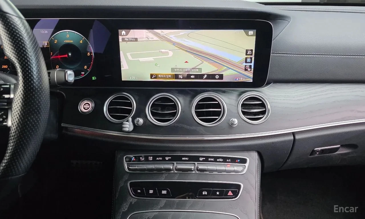 Mercedes-Benz E 220 d 4MATIC AMG /360/DIS/HUD/ЦЕНА ДО БЪЛГАРИЯ, снимка 14 - Автомобили и джипове - 55843689