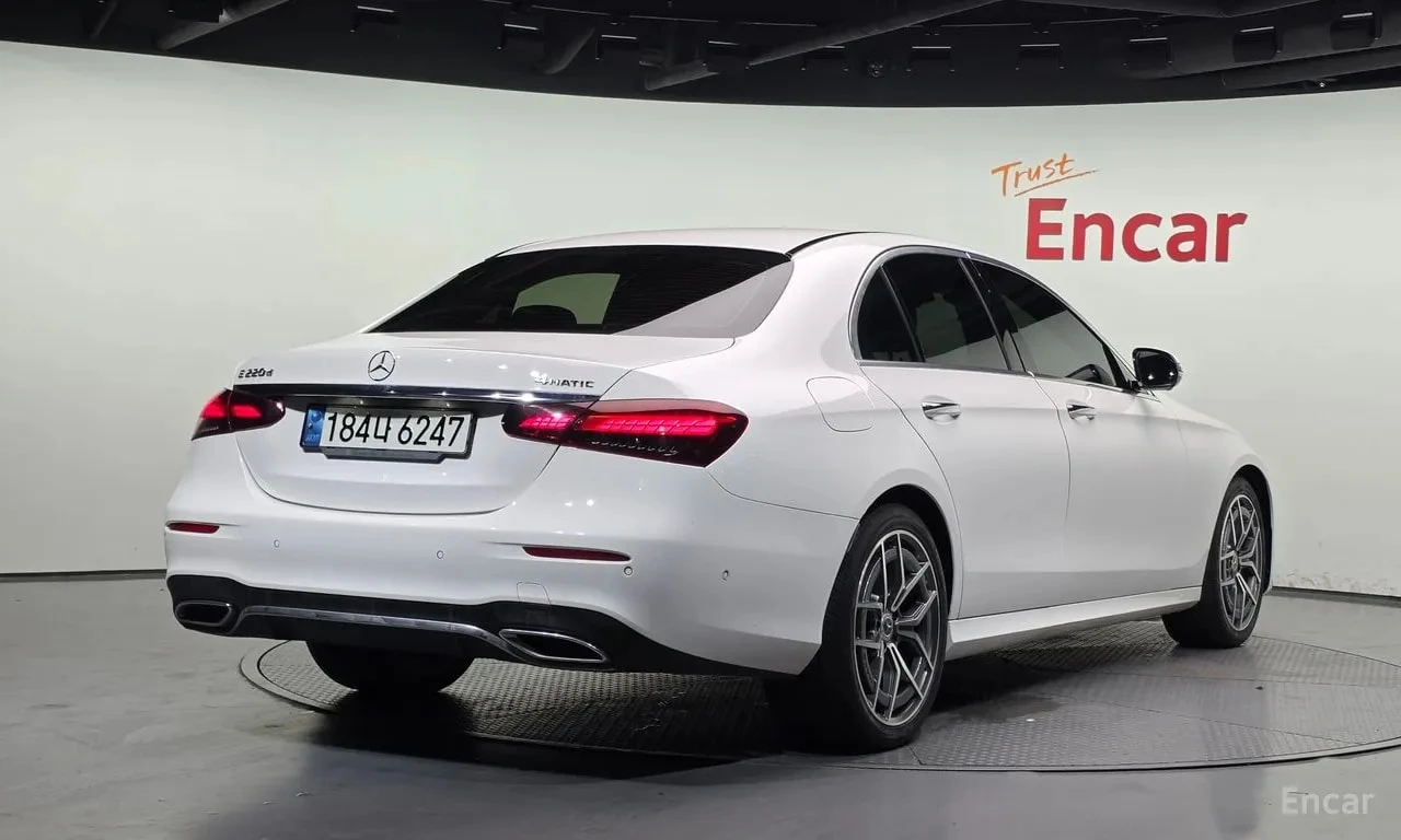 Mercedes-Benz E 220 d 4MATIC AMG /360/DIS/HUD/ЦЕНА ДО БЪЛГАРИЯ, снимка 2 - Автомобили и джипове - 55843689