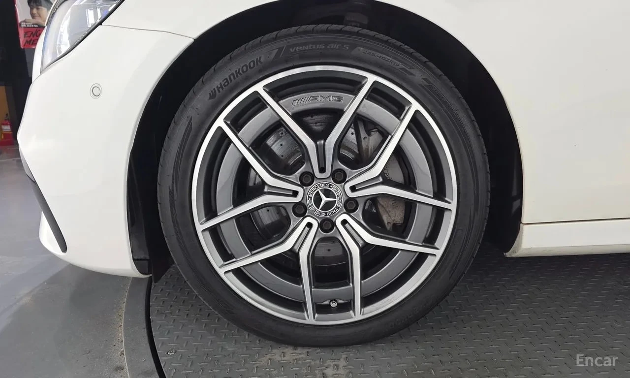 Mercedes-Benz E 220 d 4MATIC AMG /360/DIS/HUD/ЦЕНА ДО БЪЛГАРИЯ, снимка 5 - Автомобили и джипове - 55843689