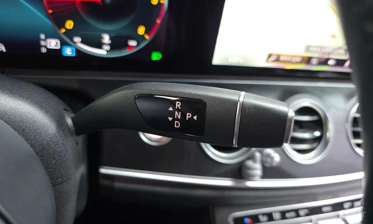 Mercedes-Benz E 220 d 4MATIC AMG /360/DIS/HUD/ЦЕНА ДО БЪЛГАРИЯ, снимка 9 - Автомобили и джипове - 55843689
