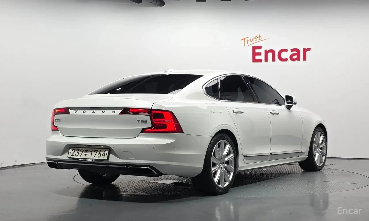 Volvo S90 T5 Inscription| BOWERS| HUD| ОБДУХ| 360| ПАМЕТ, снимка 2 - Автомобили и джипове - 56114106