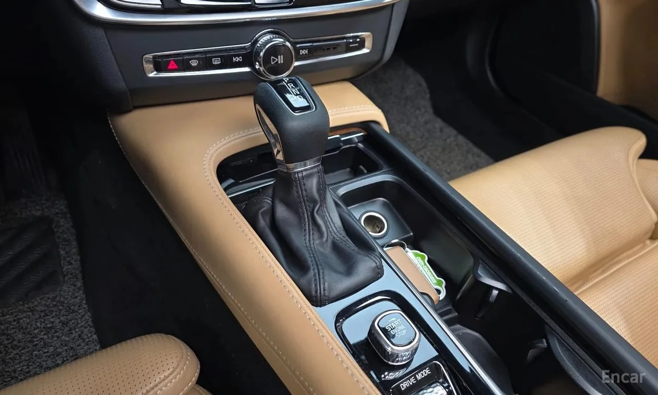 Volvo S90 T5 Inscription| BOWERS| HUD| ОБДУХ| 360| ПАМЕТ, снимка 9 - Автомобили и джипове - 56114106