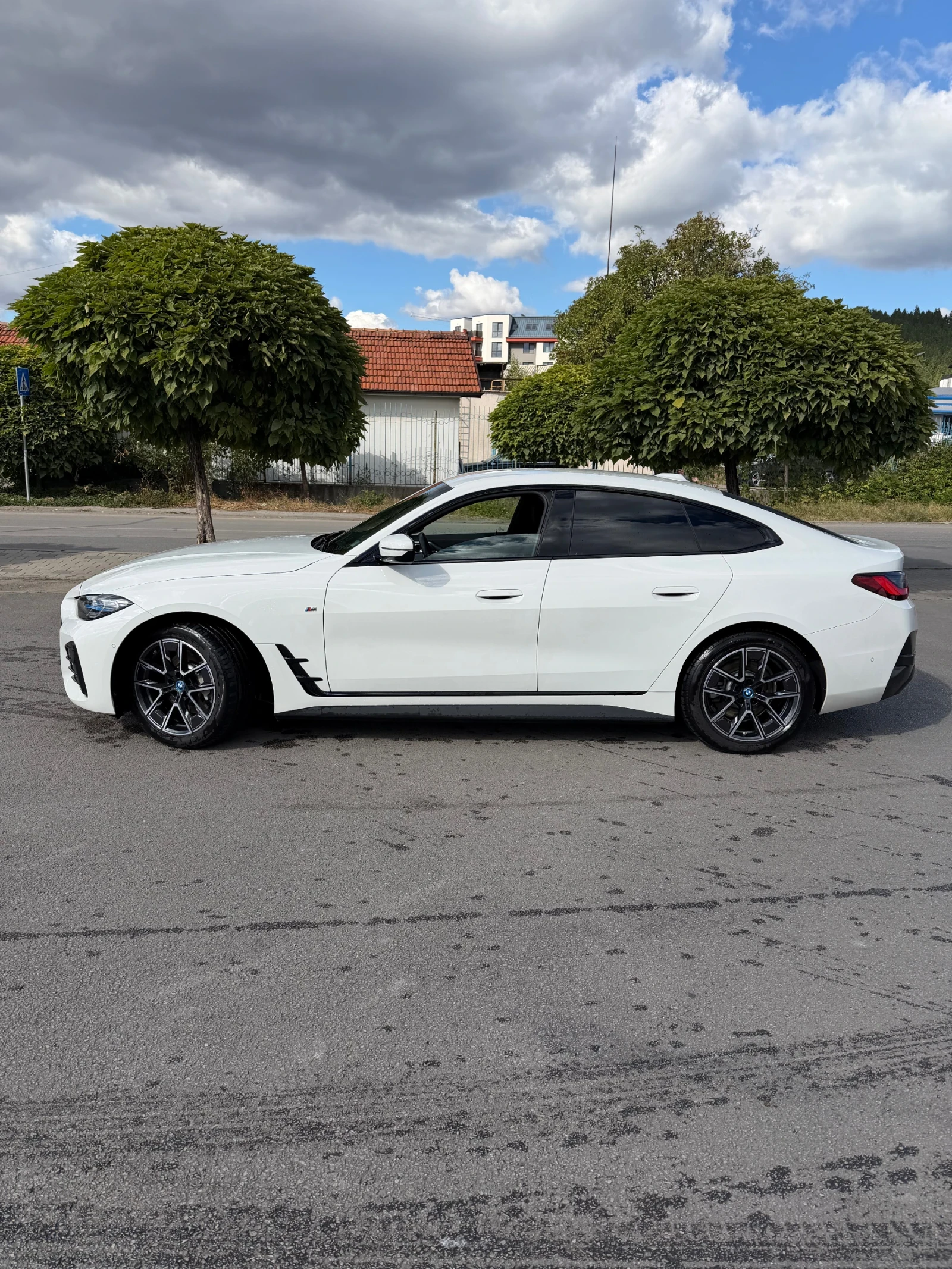BMW i4 Edrive40 M-pack, снимка 3 - Автомобили и джипове - 56244755