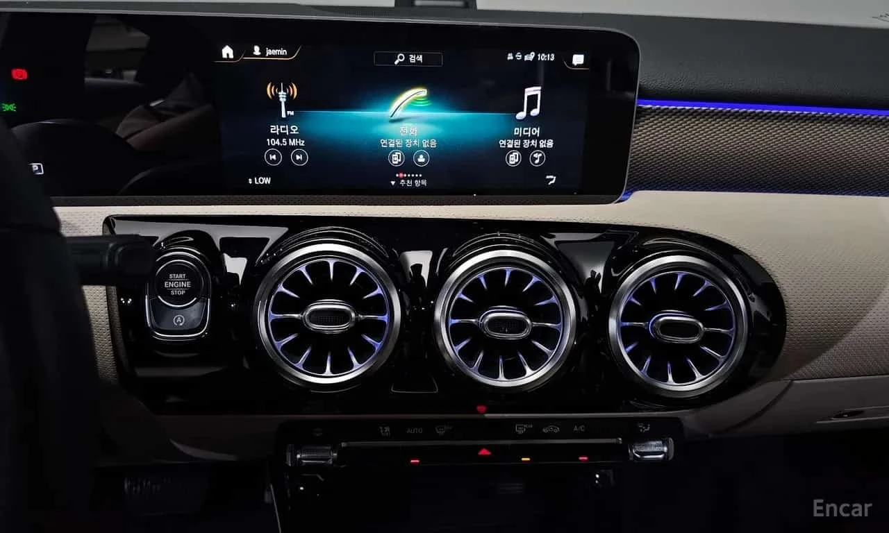 Mercedes-Benz A 220 Sedan/ПОДГРЕВ/ПАМЕТ/АМБИЕНТ, снимка 14 - Автомобили и джипове - 56332152