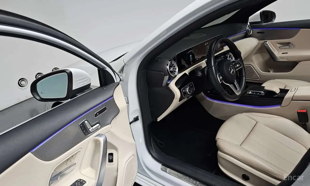 Mercedes-Benz A 220 Sedan/ПОДГРЕВ/ПАМЕТ/АМБИЕНТ, снимка 10 - Автомобили и джипове - 56332152