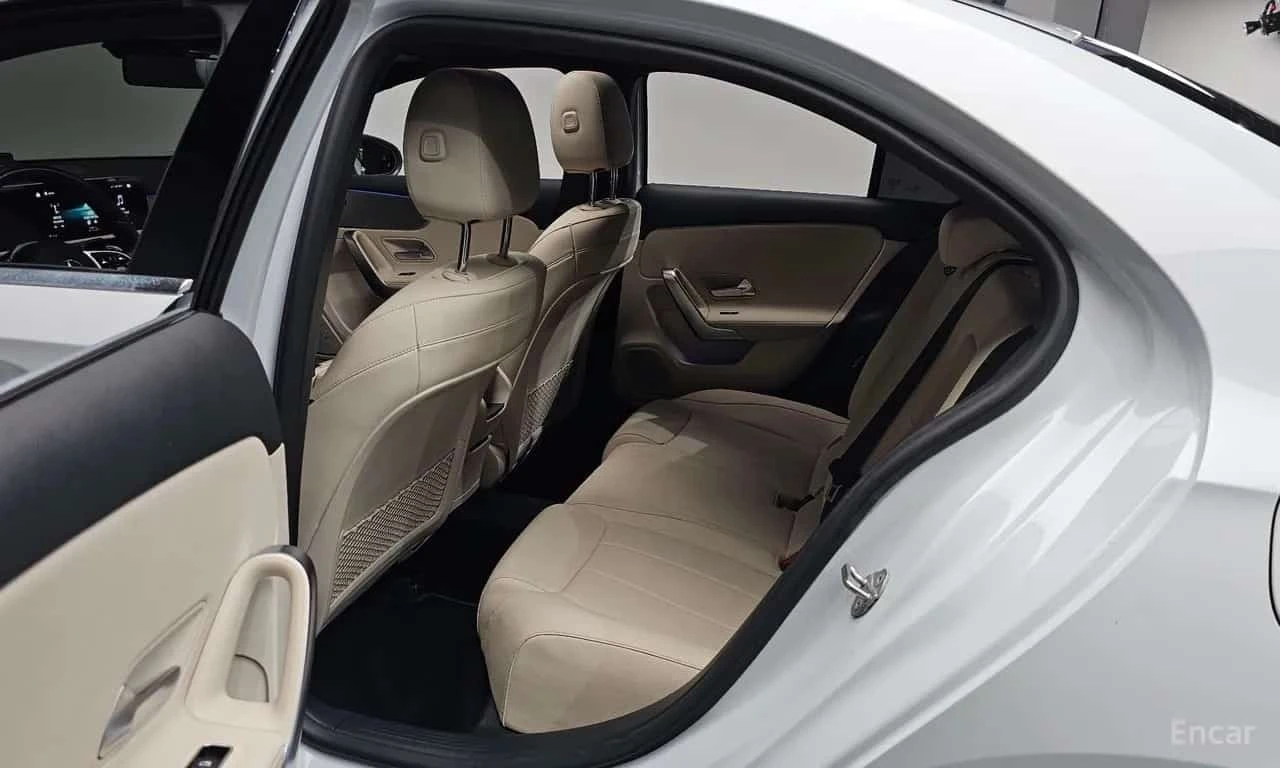 Mercedes-Benz A 220 Sedan/ПОДГРЕВ/ПАМЕТ/АМБИЕНТ, снимка 12 - Автомобили и джипове - 56332152