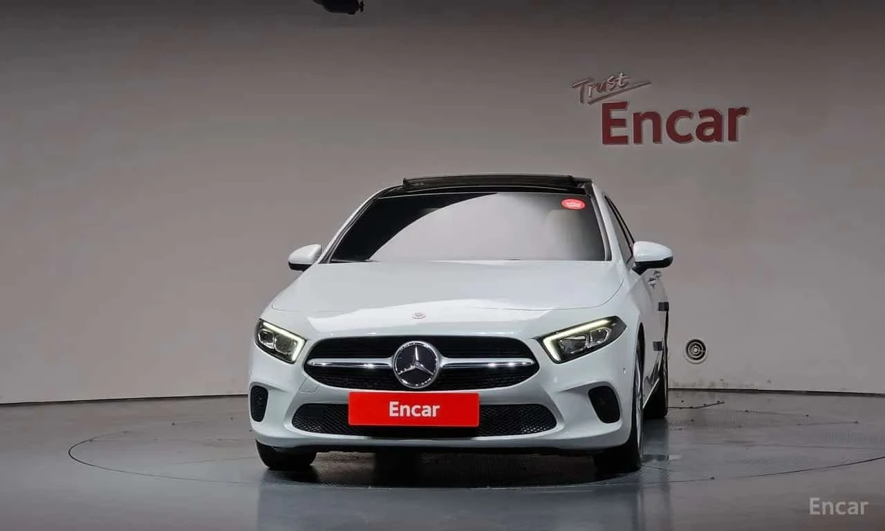 Mercedes-Benz A 220 Sedan/ПОДГРЕВ/ПАМЕТ/АМБИЕНТ, снимка 3 - Автомобили и джипове - 56332152