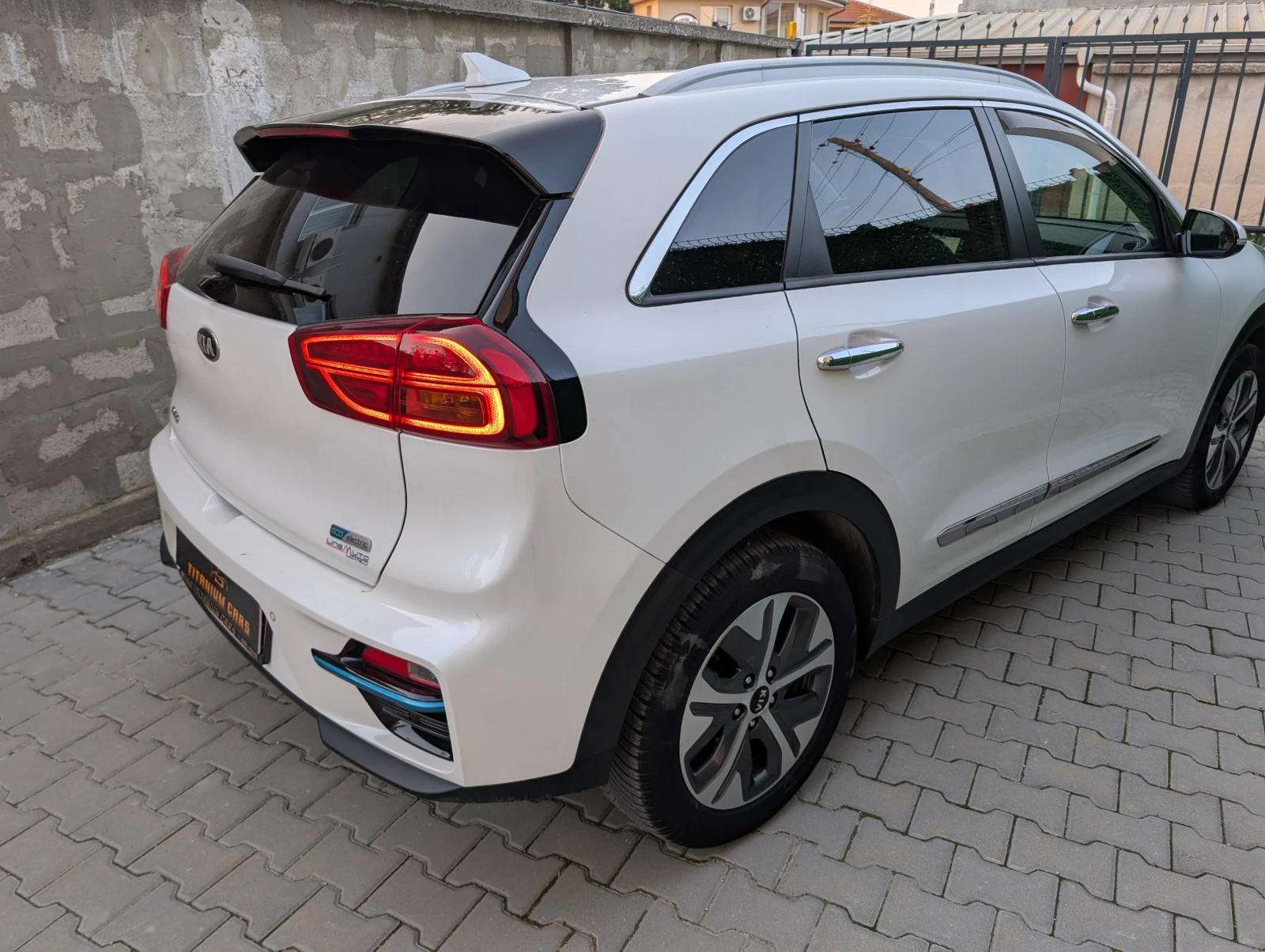 Kia Niro e-Niro 64kWh* Дистроник* Keyless* Гаранция до 2028 - изображение 7
