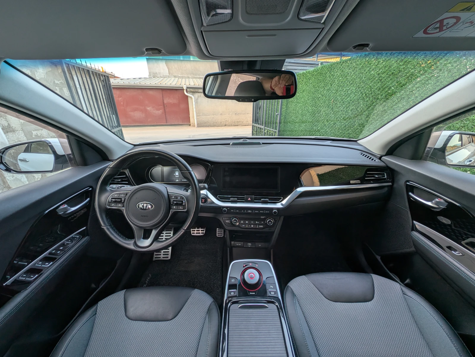Kia Niro e-Niro 64kWh* Дистроник* Keyless* Гаранция до 2028 - изображение 9