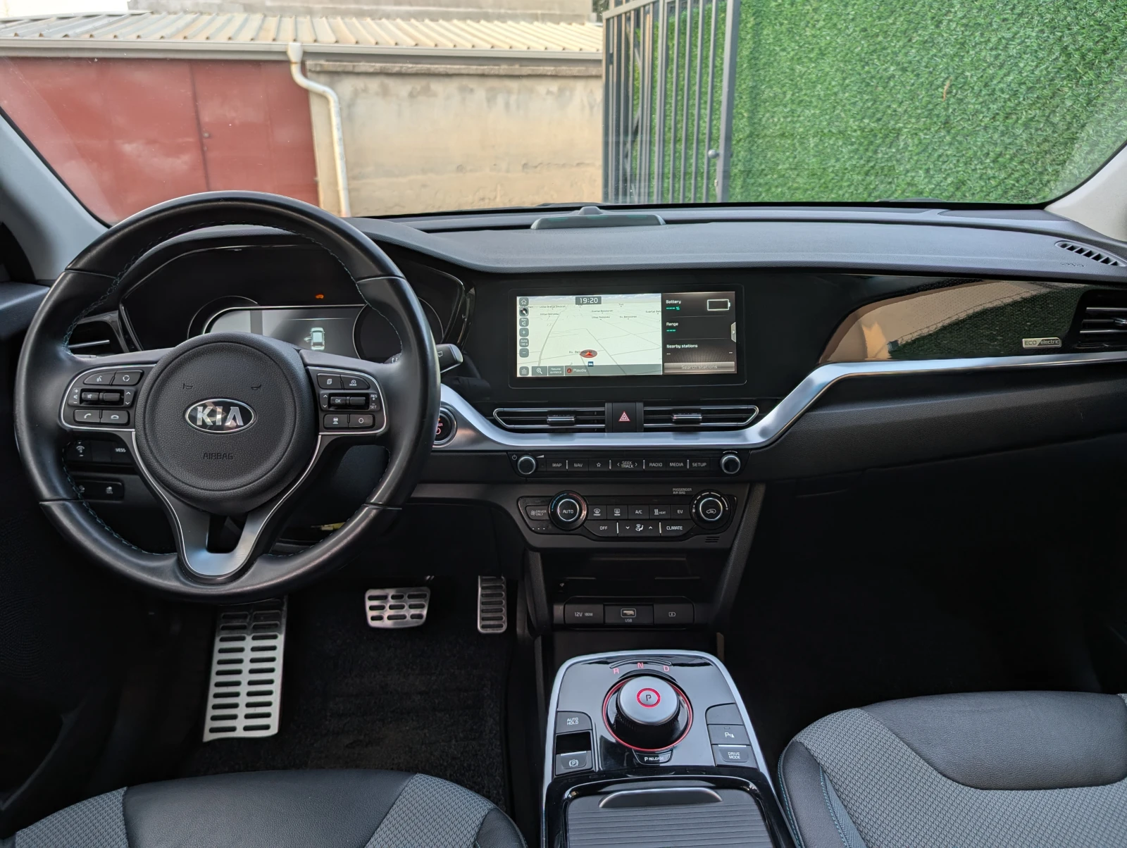Kia Niro e-Niro 64kWh* Дистроник* Keyless* Гаранция до 2028 - изображение 10