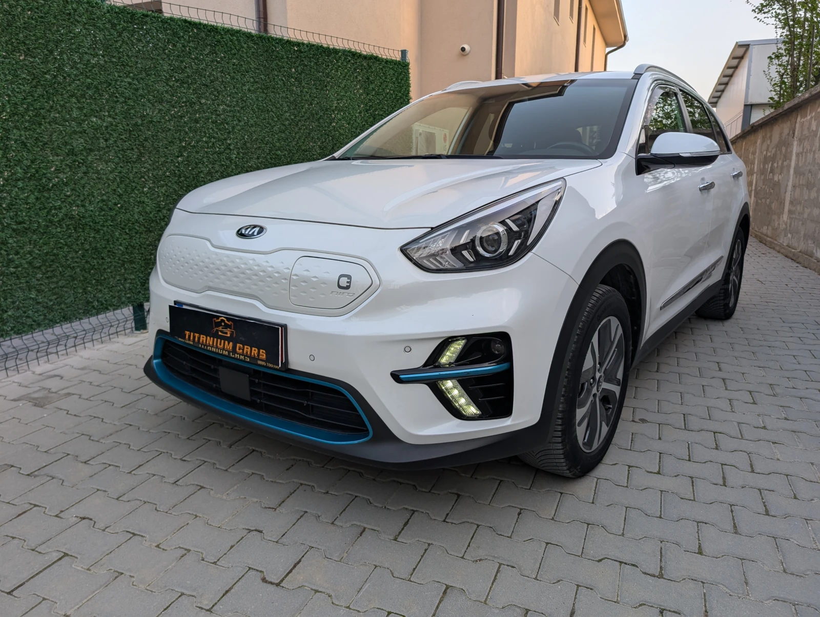 Kia Niro e-Niro 64kWh* Дистроник* Keyless* Гаранция до 2028 | Mobile.bg — изображение 1