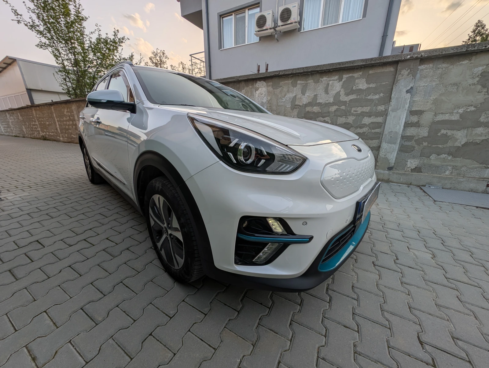Kia Niro e-Niro 64kWh* Дистроник* Keyless* Гаранция до 2028 - изображение 4