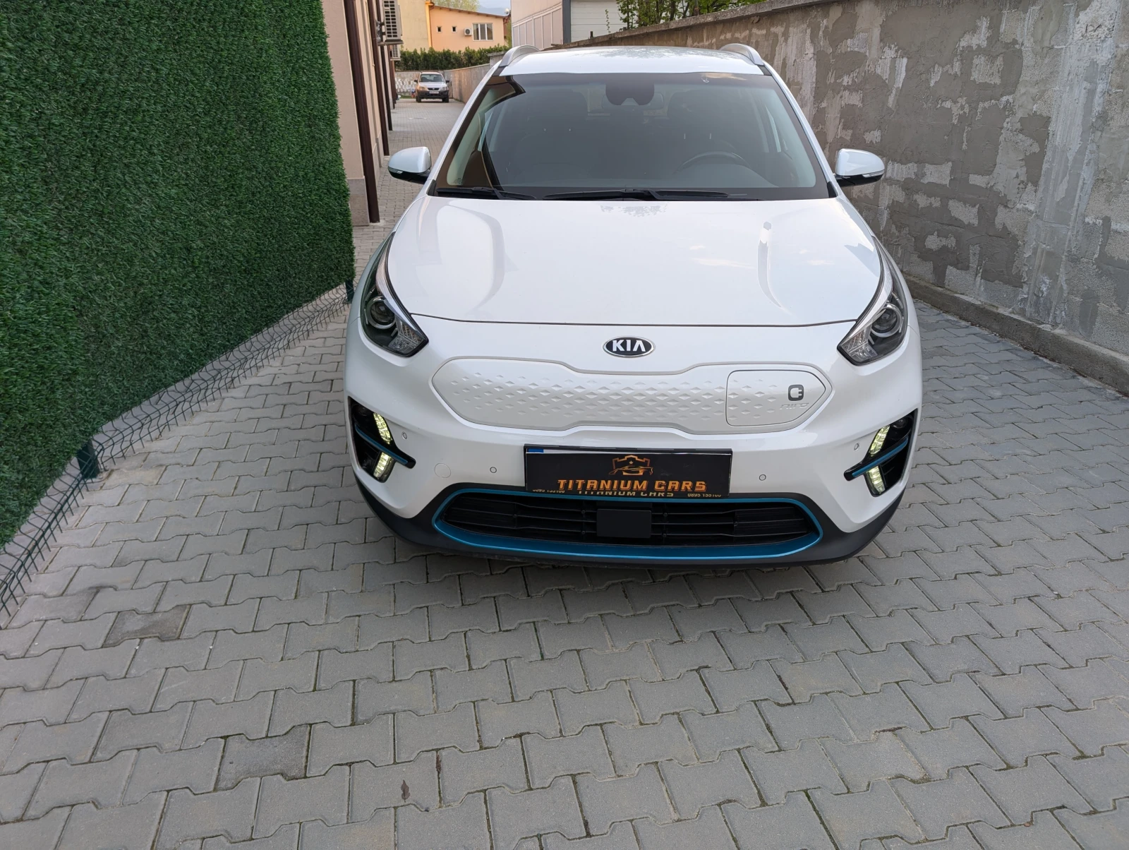 Kia Niro e-Niro 64kWh* Дистроник* Keyless* Гаранция до 2028 - изображение 3