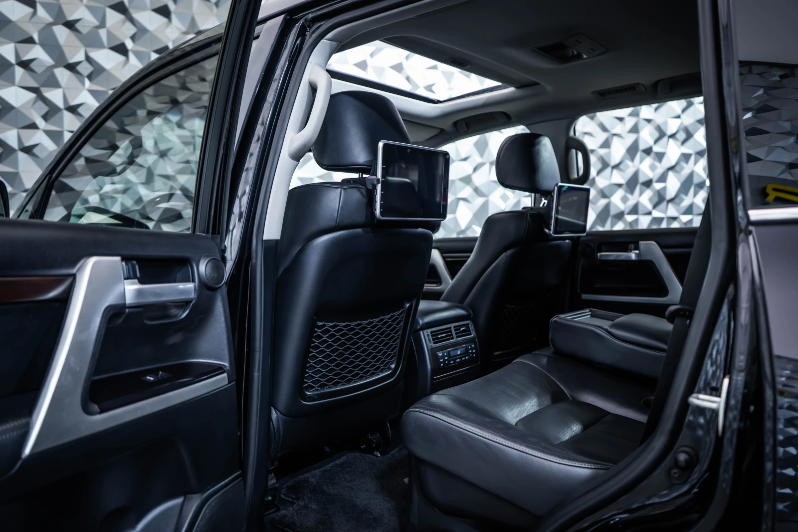 Toyota Land cruiser 200  V8* Монитори* 360* 7Seats* JBL, снимка 14 - Автомобили и джипове - 54294273