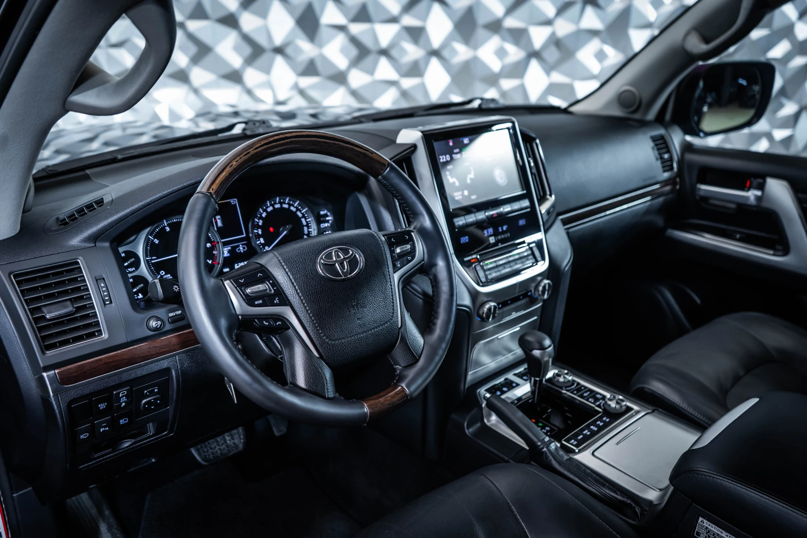 Toyota Land cruiser 200  V8* Монитори* 360* 7Seats* JBL, снимка 8 - Автомобили и джипове - 54294273