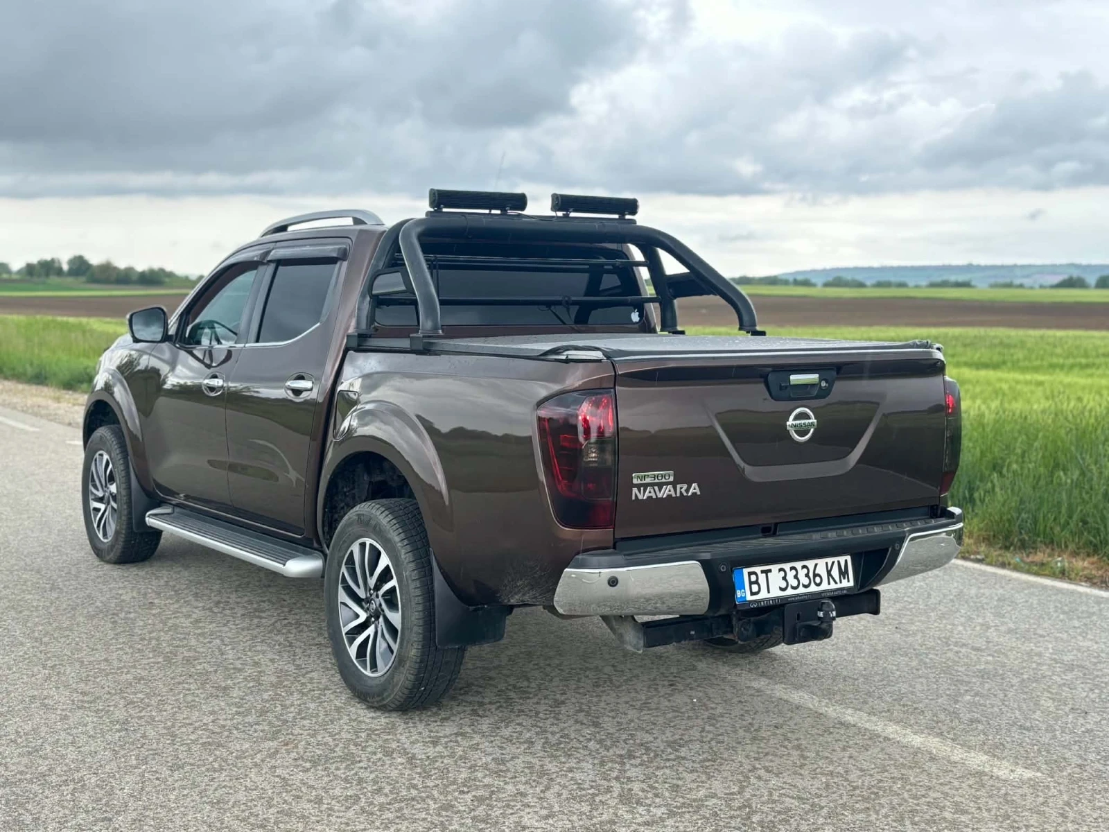 Nissan Navara, снимка 9 - Автомобили и джипове - 54484341