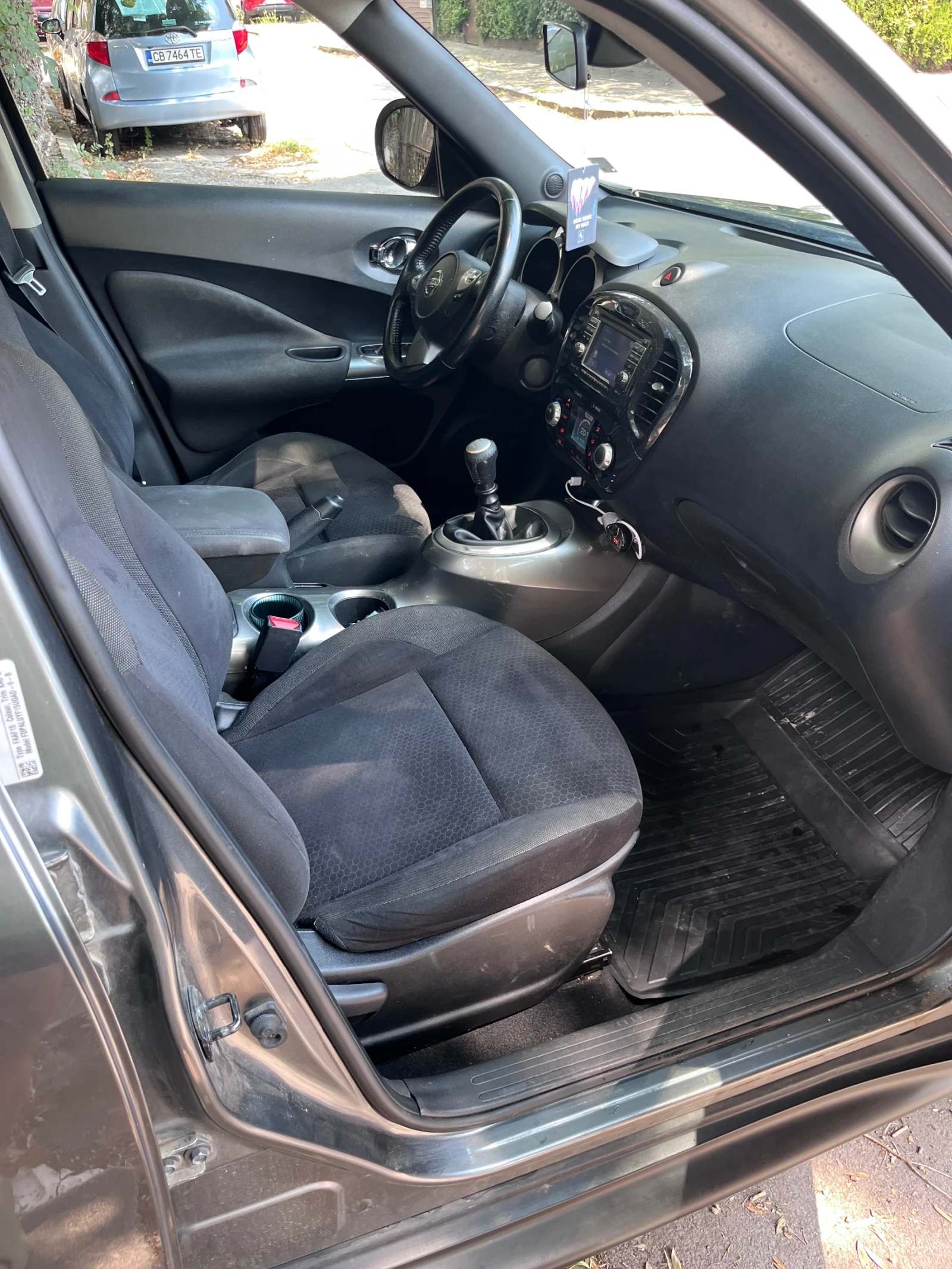 Nissan Juke 1.6 DIG Turbo, снимка 11 - Автомобили и джипове - 55670457