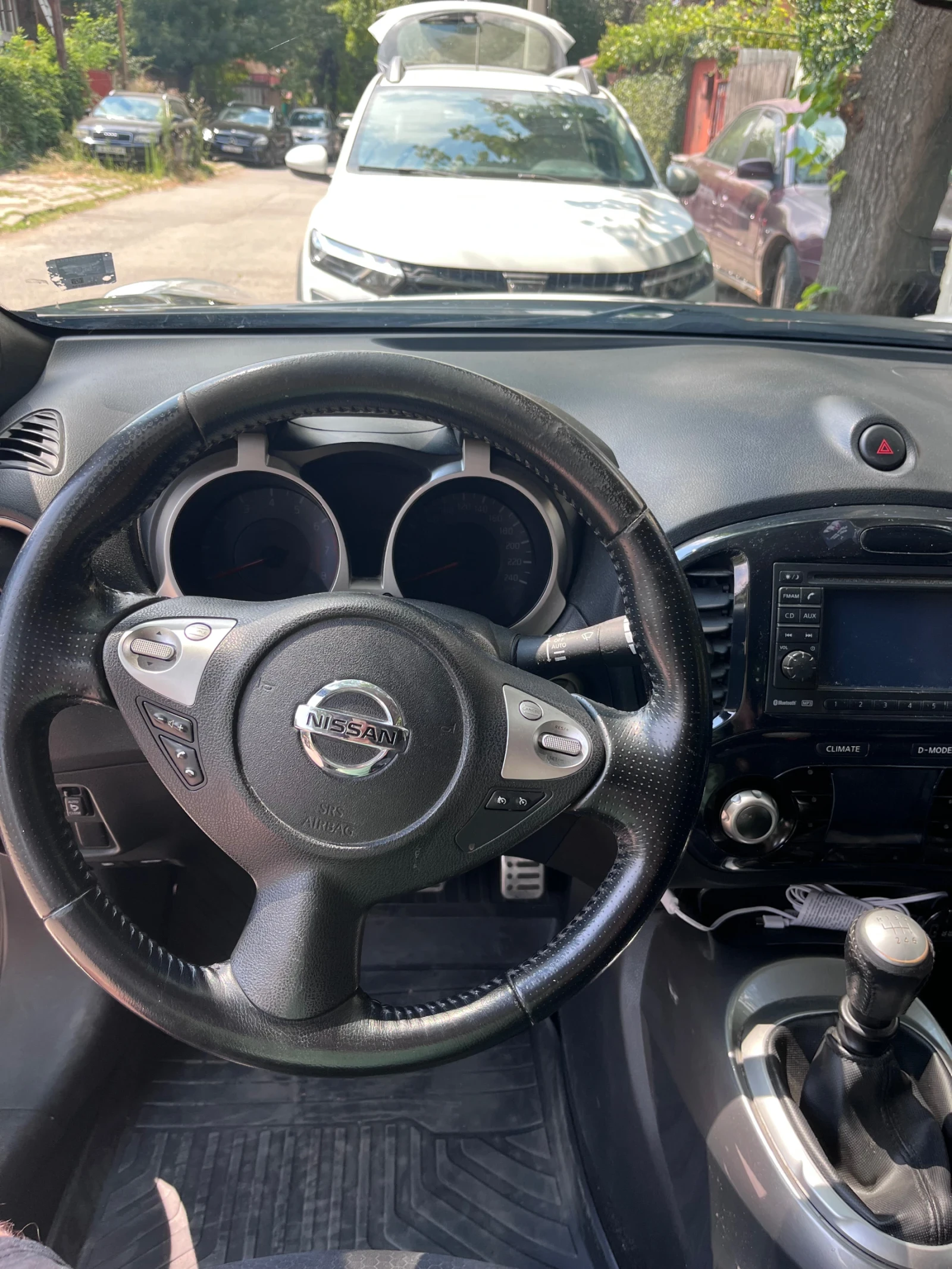 Nissan Juke 1.6 DIG Turbo, снимка 8 - Автомобили и джипове - 55670457