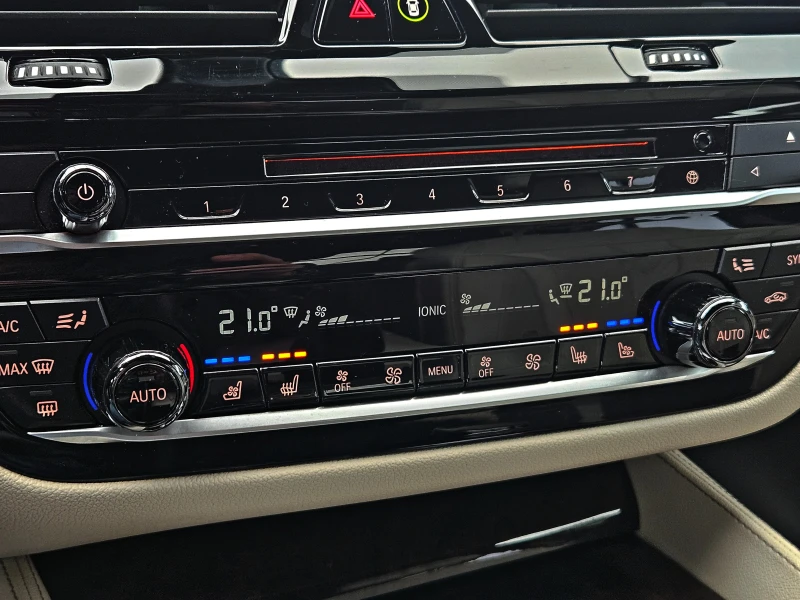 BMW 540 XD/LUXURY/LED/DIGITAL/DISTR/HUD/BOWERS/ОБДУХ/ЛИЗИН, снимка 11 - Автомобили и джипове - 53286193