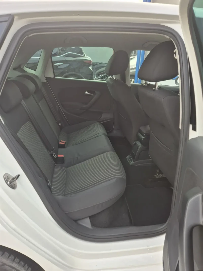 VW Polo 1.6 TDI 90 , снимка 15 - Автомобили и джипове - 53443384