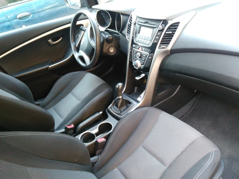 Hyundai I30 CRDI РЕГИСТРИРАНА/ОБСЛУЖЕНА, снимка 7 - Автомобили и джипове - 53463283
