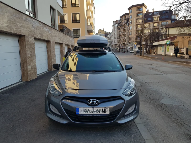 Hyundai I30 CRDI РЕГИСТРИРАНА/ОБСЛУЖЕНА, снимка 2 - Автомобили и джипове - 53463283