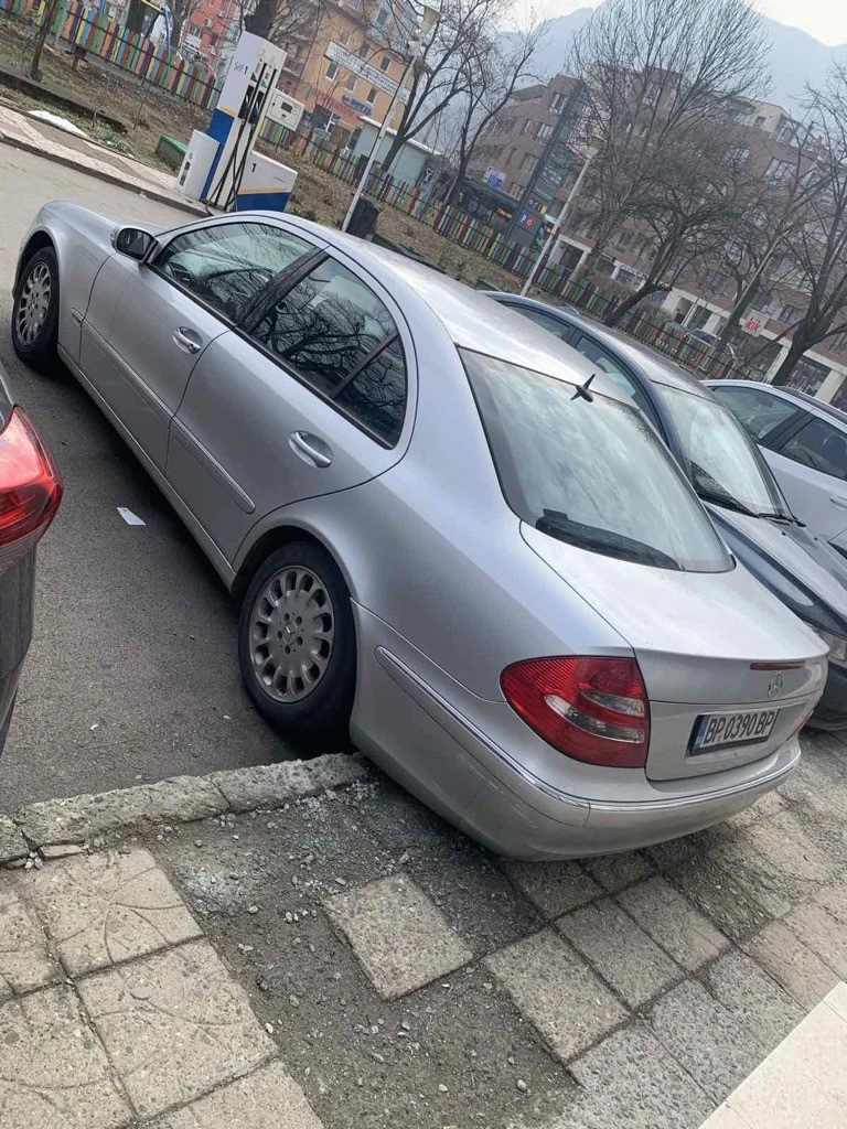 Mercedes-Benz E 240 ГАЗ-БЕНЗИН, снимка 3 - Автомобили и джипове - 49533165