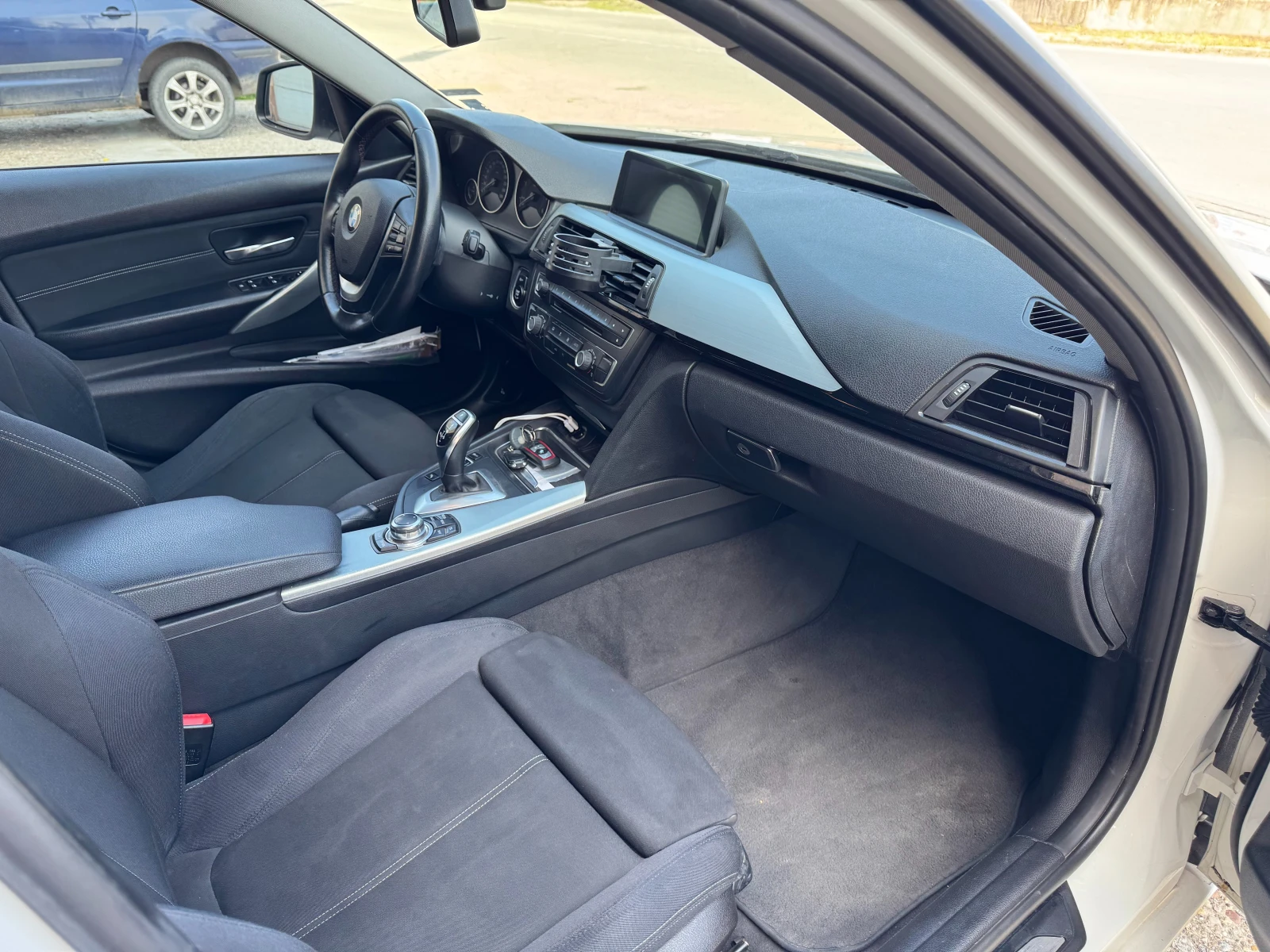 BMW 320 Вериги* HarmonKardon* Sport* Full LED - изображение 8