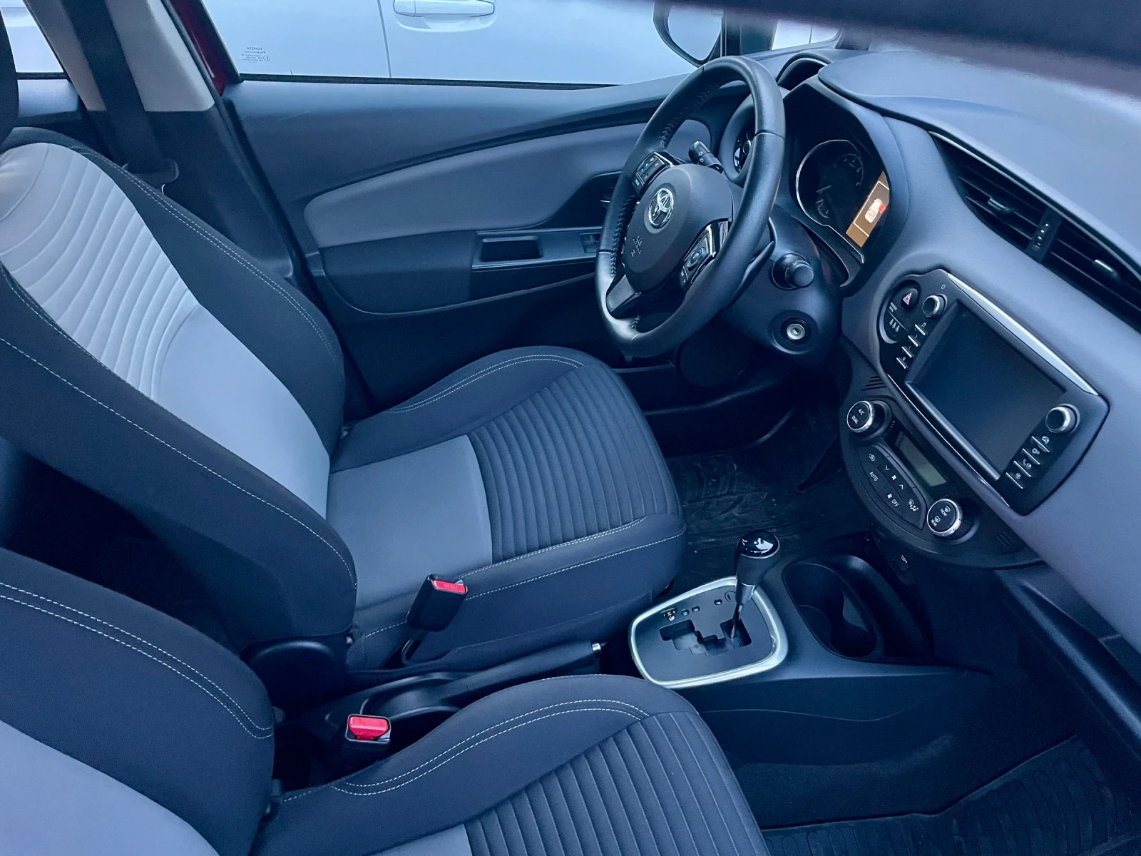 Toyota Yaris Автоматик 41 000 км. В гаранция - изображение 3