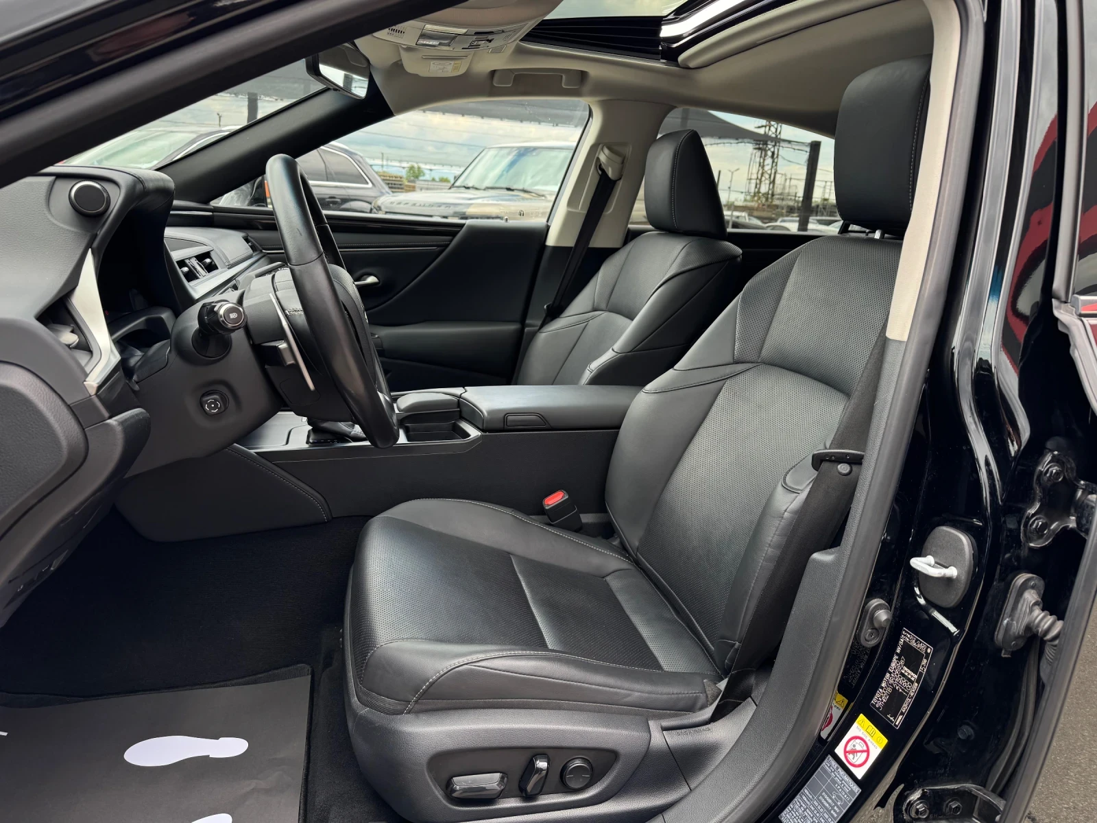 Lexus ES 300 HYBRID-LUXURY-KEYLESS-LED-ПОДГРЕВ-АСИСТЕНТИ-FULL - изображение 7