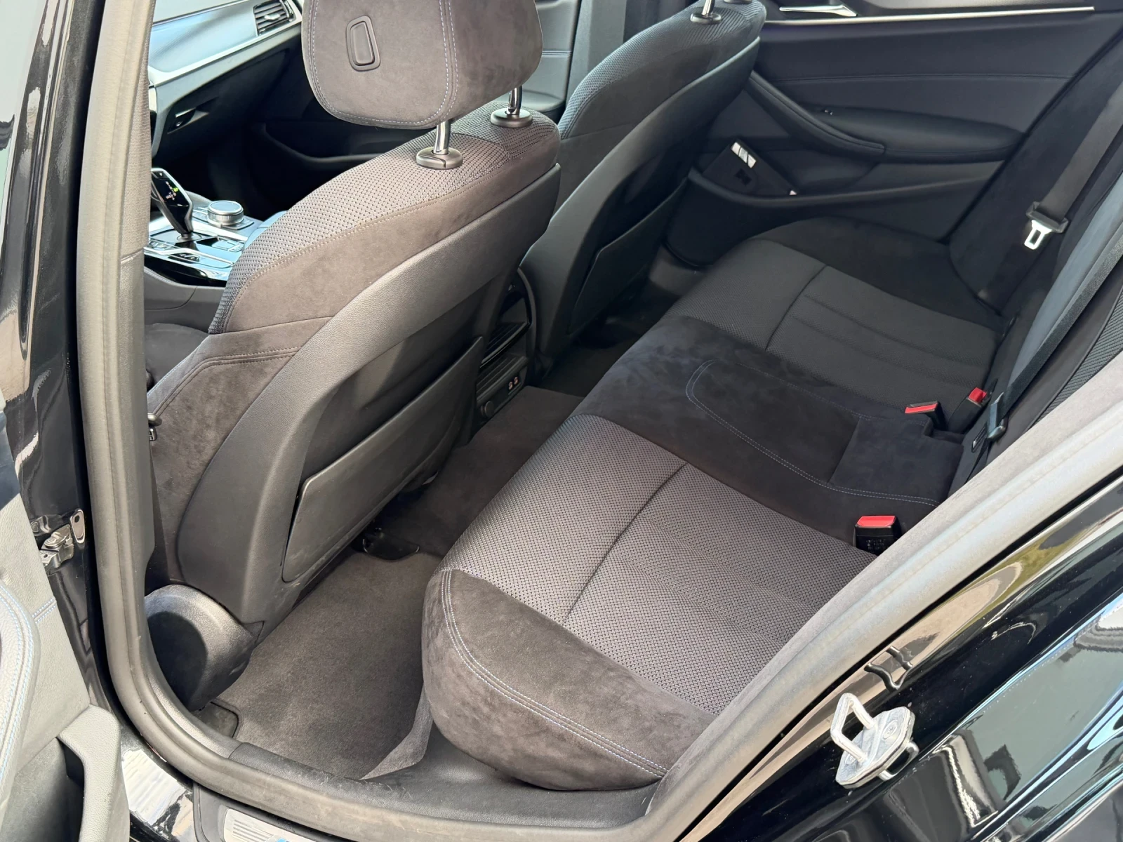 BMW 530 M Sport Shadowline Mild Hybrid, снимка 12 - Автомобили и джипове - 54197311