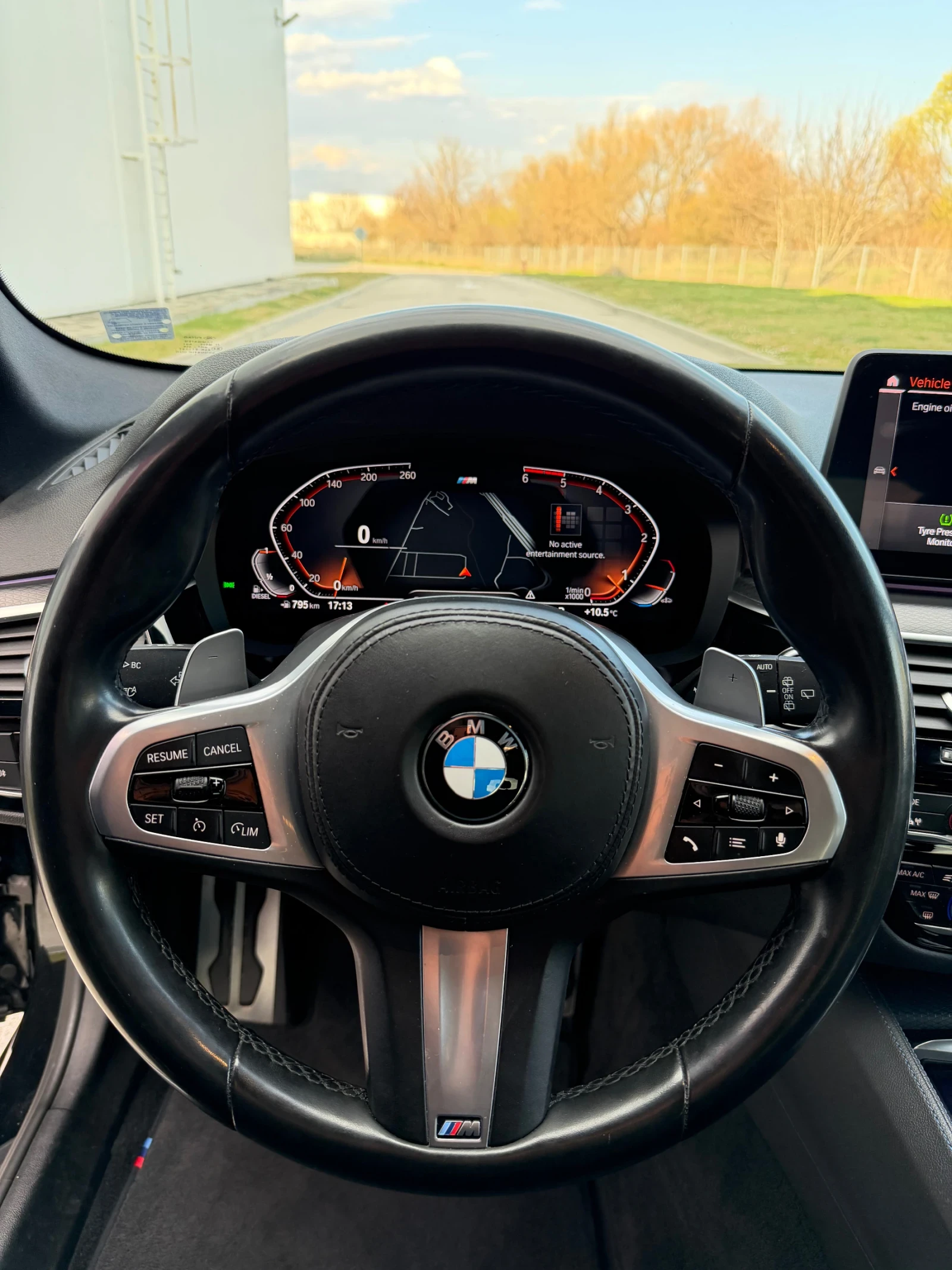 BMW 530 M Sport Shadowline Mild Hybrid, снимка 15 - Автомобили и джипове - 54197311