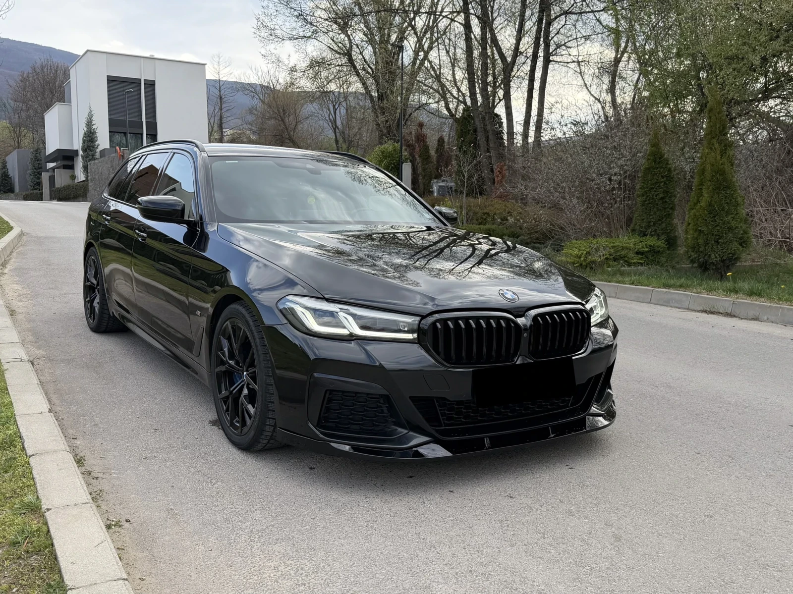 BMW 530 M Sport Shadowline Mild Hybrid, снимка 2 - Автомобили и джипове - 54197311