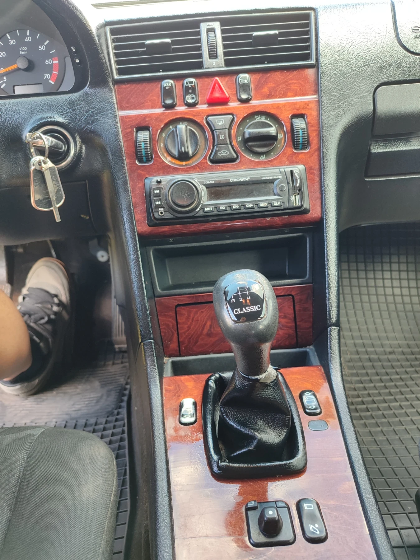 Mercedes-Benz 200 Компресор , снимка 6 - Автомобили и джипове - 54978371