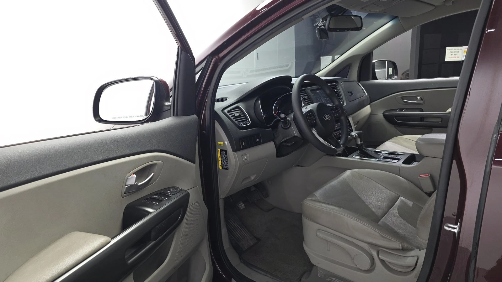 Kia Carnival KEYLESS* КРАЙНА ЦЕНА, снимка 10 - Автомобили и джипове - 55302264