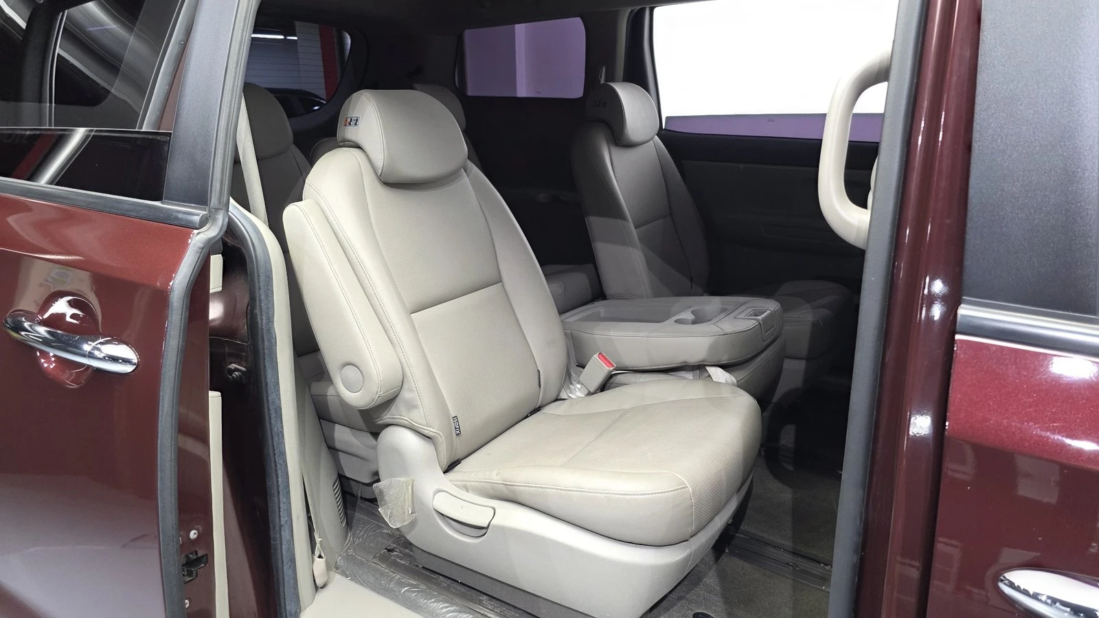 Kia Carnival KEYLESS* КРАЙНА ЦЕНА, снимка 11 - Автомобили и джипове - 55302264
