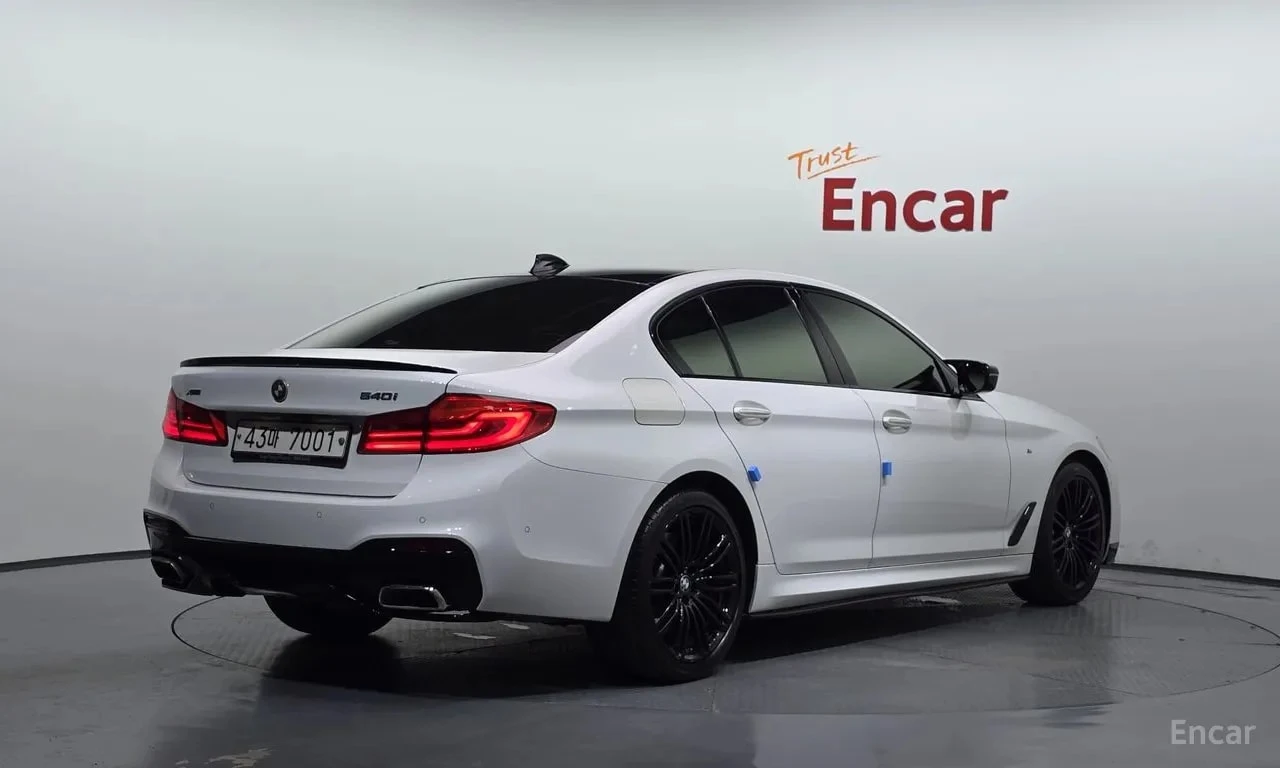 BMW 540 xDrive M Sport Plus * ОБДУХВАНЕ * ДИСТРОНИК * B&W, снимка 2 - Автомобили и джипове - 55833946