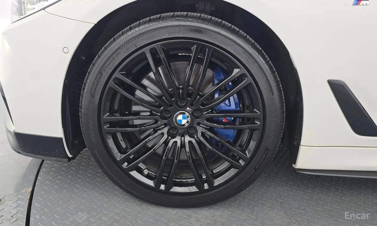 BMW 540 xDrive M Sport Plus * ОБДУХВАНЕ * ДИСТРОНИК * B&W, снимка 5 - Автомобили и джипове - 55833946