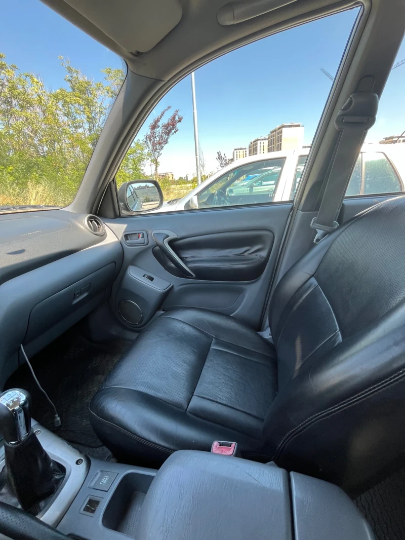 Toyota Rav4, снимка 9 - Автомобили и джипове - 52347616