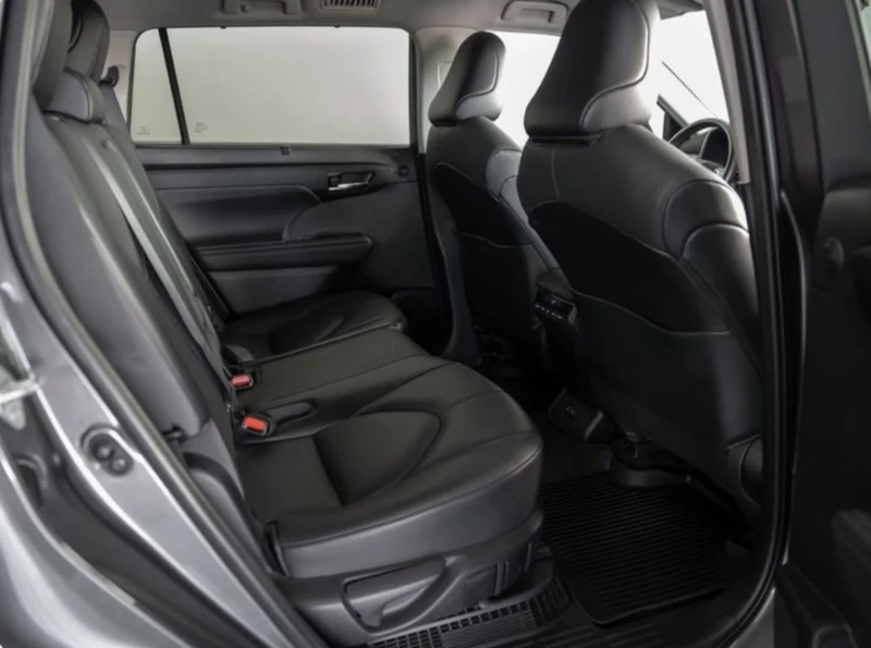 Toyota Highlander 2.5 HYBRID* AWD-I* E-CVT* Trend* 7-Mестен* Лизинг, снимка 9 - Автомобили и джипове - 52591825