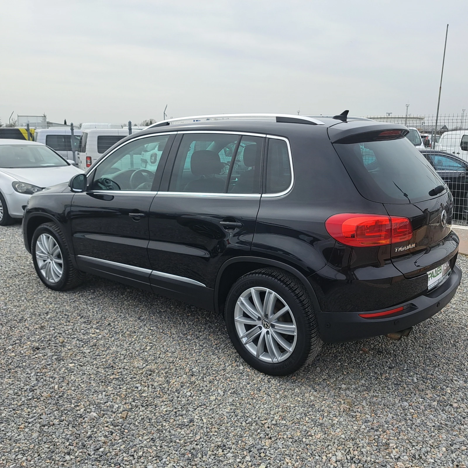 VW Tiguan 4 MOTION* PANO* NAVI* LED* KEYLESS* КОЖА* ПОДГРЕВ* - изображение 4