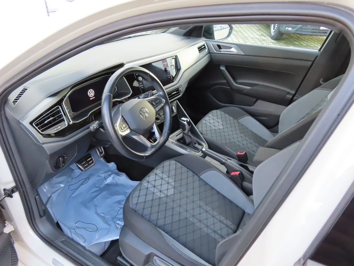 VW T-Cross VW Taigo R-Line 1.5 TSI OPF DSG - изображение 4